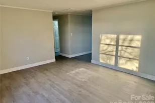 25 N Davis Ave, Newton, NC 28658 - Photo 23