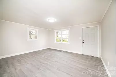 25 N Davis Avenue, Newton, NC 28658 - Photo 17