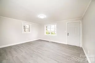 25 N Davis Ave, Newton, NC 28658 - Photo 17