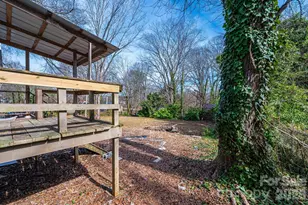 25 N Davis Ave, Newton, NC 28658 - Photo 11