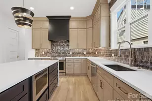 431 W Peterson Dr, Charlotte, NC 28217 - Photo 7