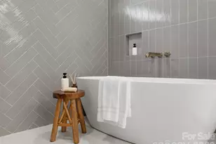 431 W Peterson Dr, Charlotte, NC 28203 - Photo 35