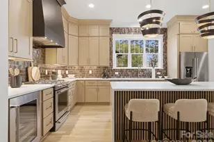 431 W Peterson Dr, Charlotte, NC 28203 - Photo 9