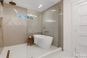 431 W Peterson Dr, Charlotte, NC 28203 - Photo 29