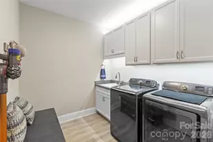 5827 Cheerful Ln, Charlotte, NC 28215 - Photo 11