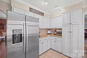 856 W 6th St Cir, Newton, NC 28658 - Photo 17