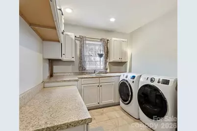 506 W Main Street, Burnsville, NC 28714 - Photo 15