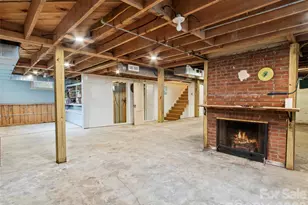 506 W Main St, Burnsville, NC 28714 - Photo 25