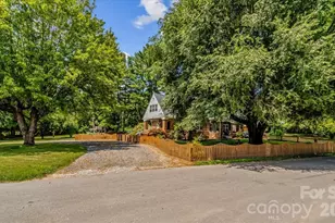 506 W Main St, Burnsville, NC 28714 - Photo 9