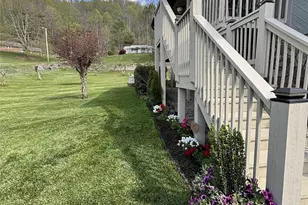 342 Mountain View Rd, Burnsville, NC 28714 - Photo 5