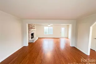 1385 Hunters Crossing Ln, Gastonia, NC 28054 - Photo 3