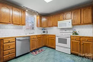 3956 Den Dr, Hickory, NC 28602 - Photo 9