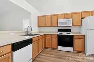 10641 Gold Pan Rd, Charlotte, NC 28215 - Photo 13