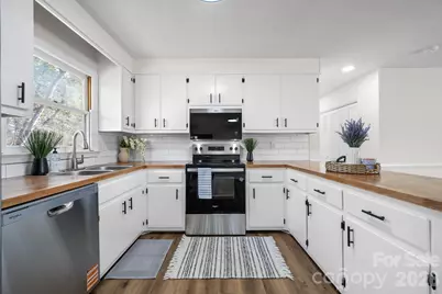 196 25th Street NW, Hickory, NC 28601 - Photo 3