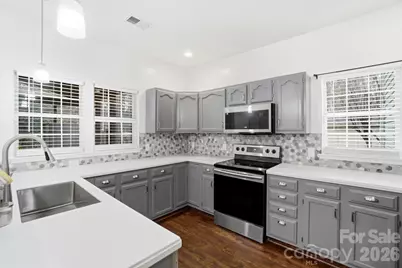 8725 Londonshire Drive, Charlotte, NC 28216 - Photo 15