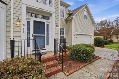 8725 Londonshire Drive, Charlotte, NC 28216 - Photo 3