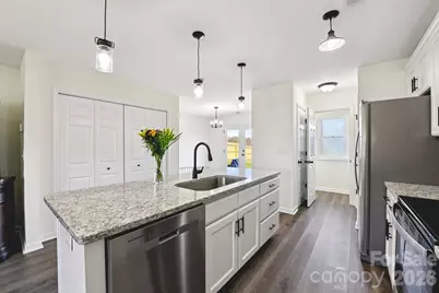 201 N Davis Avenue, Newton, NC 28658 - Photo 5