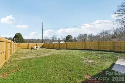 201 N Davis Avenue, Newton, NC 28658 - Photo 15