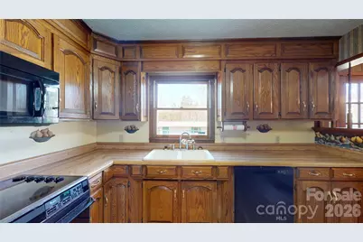 607 Edgewater Drive, Gaffney, SC 29340 - Photo 5