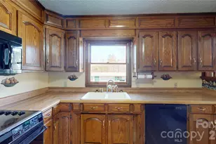 607 Edgewater Dr, Gaffney, SC 29340 - Photo 5