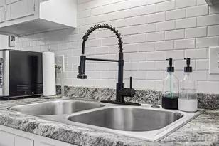 7911 Charter Oak Ln, Charlotte, NC 28226 - Photo 11