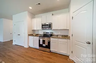 8315 Paw Valley Ln, Charlotte, NC 28214 - Photo 9