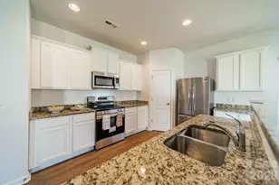 8315 Paw Valley Ln, Charlotte, NC 28214 - Photo 7