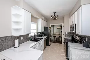 5919 Fitzwilliams Ln, Charlotte, NC 28270 - Photo 11