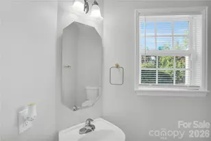 5815 Waverly Lynn Ln, Charlotte, NC 28269 - Photo 17