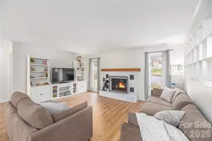 239 Stonebrook Dr, Hendersonville, NC 28791 - Photo 5