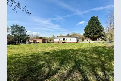 5670 Quailwood Drive, Hickory, NC 28601 - Photo 5