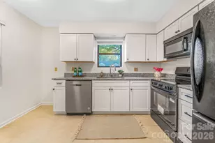 1801 Abbey Cir, Asheville, NC 28805 - Photo 7