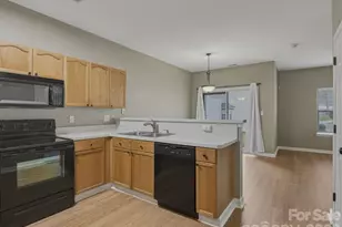 418 Doughton Ln, Charlotte, NC 28217 - Photo 5