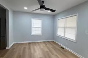 227 32nd St Pl SW, Hickory, NC 28602 - Photo 3