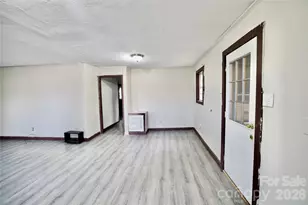 7633 Gwynne Hill Rd, Charlotte, NC 28215 - Photo 9