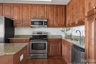 4625 Piedmont Row Dr, Charlotte, NC 28210 - Photo 5