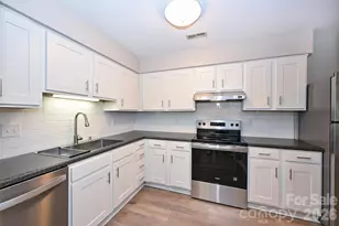 1031 Churchill Downs Ct, Charlotte, NC 28211 - Photo 9