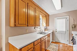 106 Thistle Ct, Greenwood, SC 29649 - Photo 5