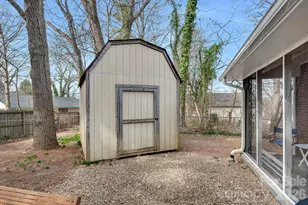 17 Swindale St, Asheville, NC 28801 - Photo 33