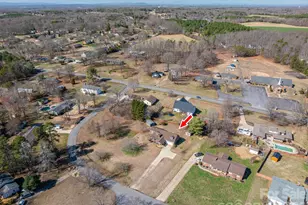 2617 Surrey Dr, Lincolnton, NC 28092 - Photo 9