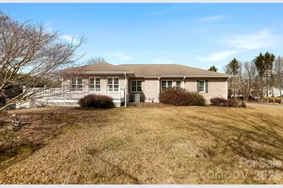 390 Classic Oaks Circle, Hendersonville, NC 28792 - Photo 3