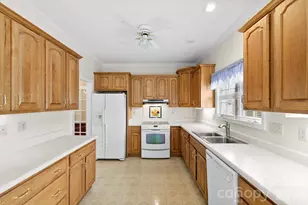 390 Classic Oaks Cir, Hendersonville, NC 28792 - Photo 13