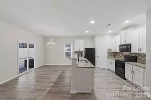 8422 Candlenut Ln, Charlotte, NC 28215 - Photo 11