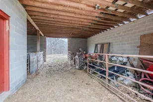 9201 McCorkle Ln, Charlotte, NC 28215 - Photo 17