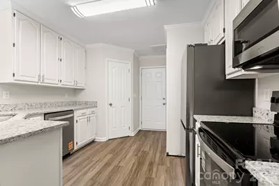 8745 Fox Chase Lane, Charlotte, NC 28269 - Photo 9