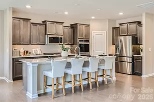 1013 Lookout Shls Dr, Fort Mill, SC 29715 - Photo 5