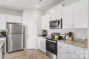 2215 Transatlantic Ave, Charlotte, NC 28215 - Photo 7