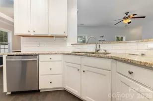 6533 Falls Lake Dr, Charlotte, NC 28270 - Photo 9