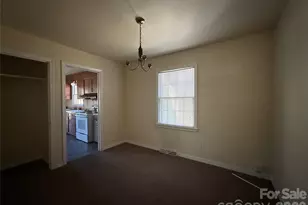 2924 Burbank Dr, Charlotte, NC 28216 - Photo 9