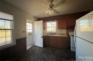 2924 Burbank Dr, Charlotte, NC 28216 - Photo 5